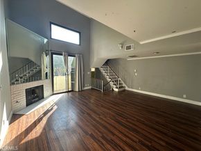 6540 Hayvenhurst 15, Lake Balboa CA 91406