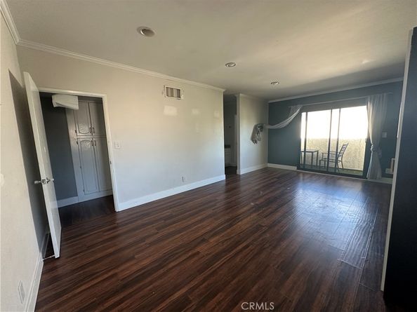 6540 Hayvenhurst 15, Lake Balboa CA 91406