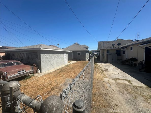 1409 E 41st Place, Los Angeles CA 90011