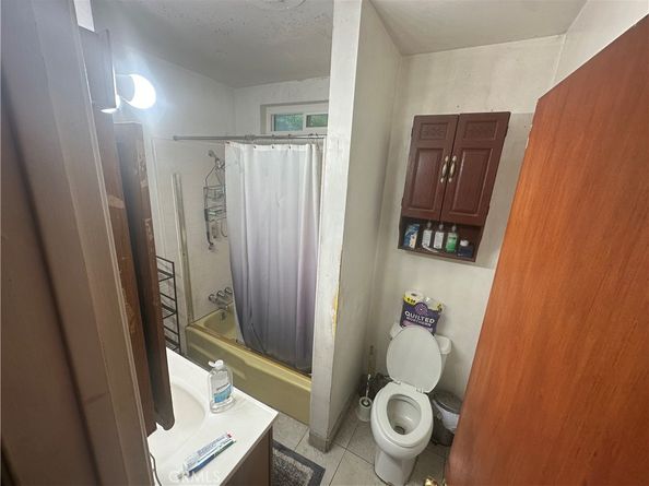 1409 E 41st Place, Los Angeles CA 90011