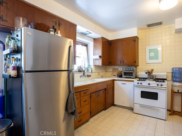 3735 Arbolada, Los Angeles CA 90027