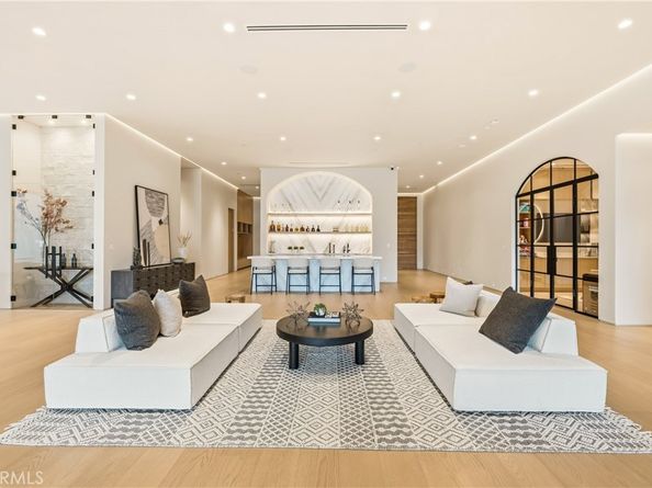 22924 Erwin Street, Woodland Hills CA 91367