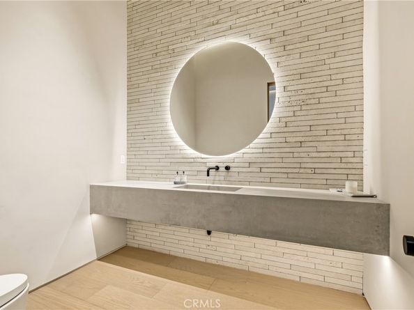 22924 Erwin Street, Woodland Hills CA 91367