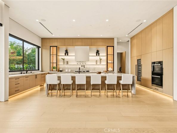 22924 Erwin Street, Woodland Hills CA 91367