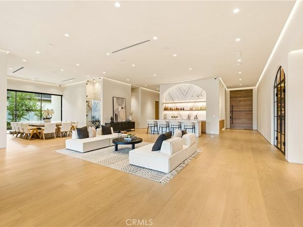 22924 Erwin Street, Woodland Hills CA 91367