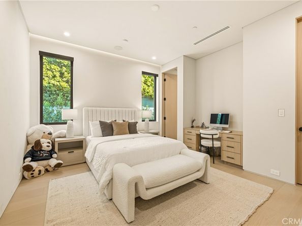 22924 Erwin Street, Woodland Hills CA 91367