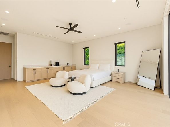 22924 Erwin Street, Woodland Hills CA 91367