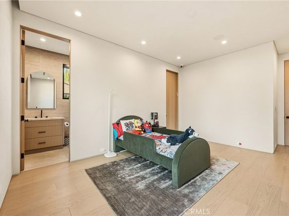 22924 Erwin Street, Woodland Hills CA 91367