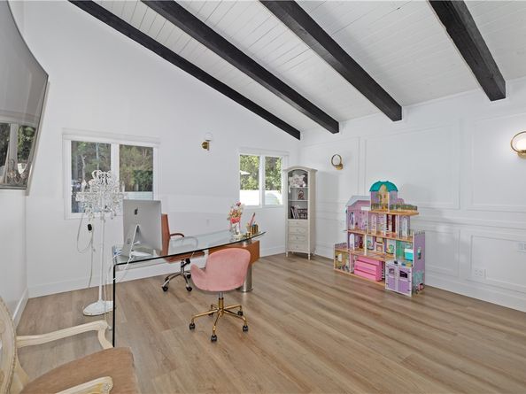 5439 Gentry Avenue, Valley Village CA 91607