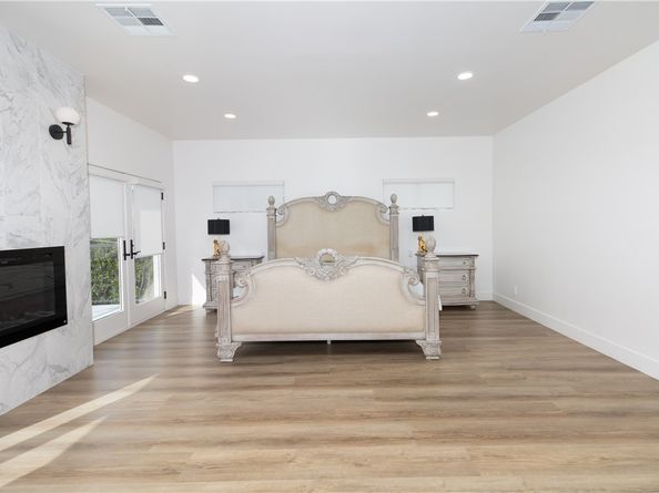 5439 Gentry Avenue, Valley Village CA 91607