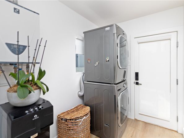 5439 Gentry Avenue, Valley Village CA 91607