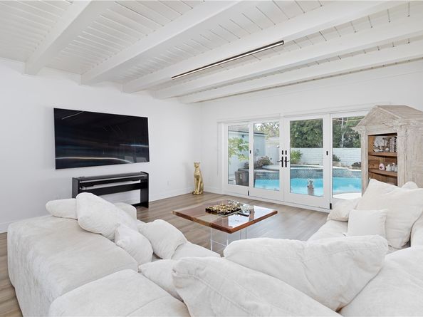 5439 Gentry Avenue, Valley Village CA 91607