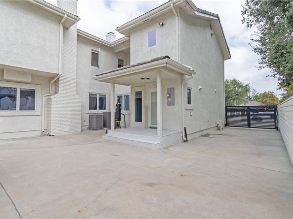 5439 Gentry Avenue, Valley Village CA 91607