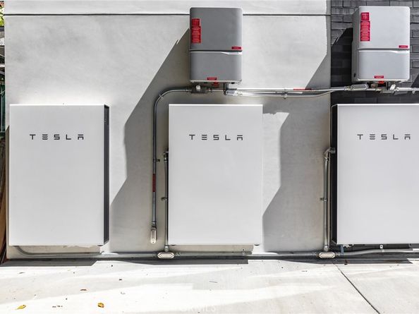 2650 Lisco Pl, Los Angeles CA 90046