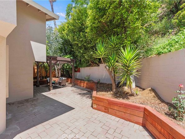 2400 Nalin, Bel Air CA 90077