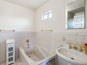 6608 Arlington Avenue, Los Angeles CA 90043