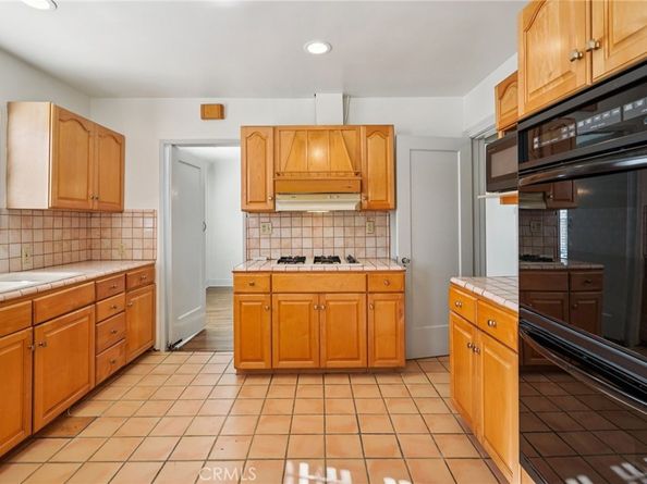 6608 Arlington Avenue, Los Angeles CA 90043