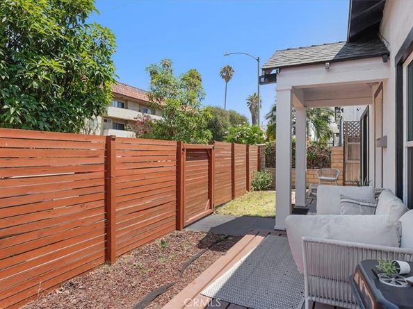 4616 Rosewood Avenue, Los Angeles CA 90004