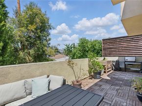11445 Moorpark Street 12, Studio City CA 91602