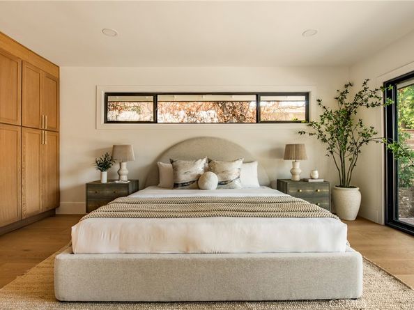 17601 McCormick Street, Encino CA 91316