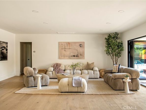 17601 McCormick Street, Encino CA 91316