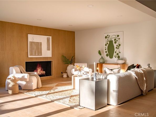 17601 McCormick Street, Encino CA 91316