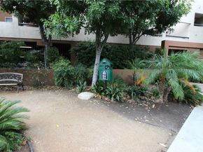 5520 Owensmouth Avenue 217, Woodland Hills CA 91367