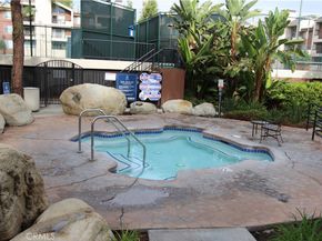 5520 Owensmouth Avenue 217, Woodland Hills CA 91367