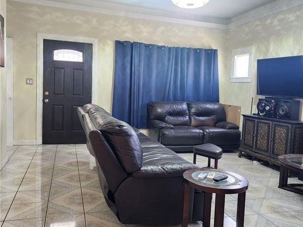 4312 Walton Avenue, Los Angeles CA 90037