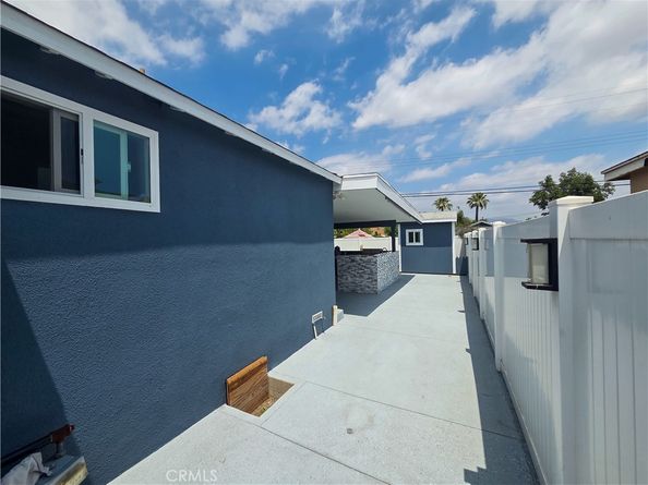 8118 Gentry Avenue, North Hollywood CA 91605