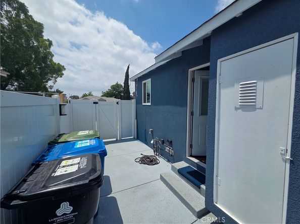 8118 Gentry Avenue, North Hollywood CA 91605