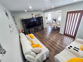 8118 Gentry Avenue, North Hollywood CA 91605
