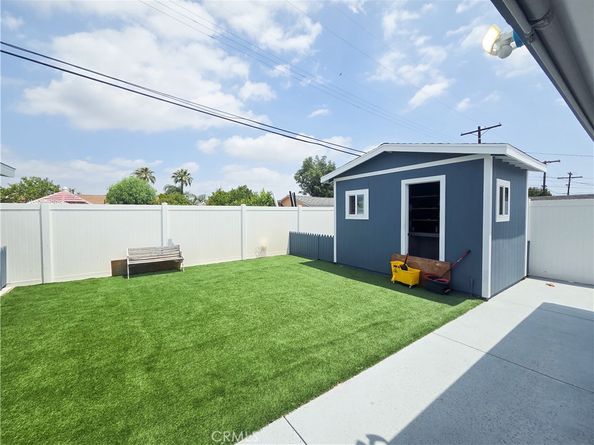 8118 Gentry Avenue, North Hollywood CA 91605
