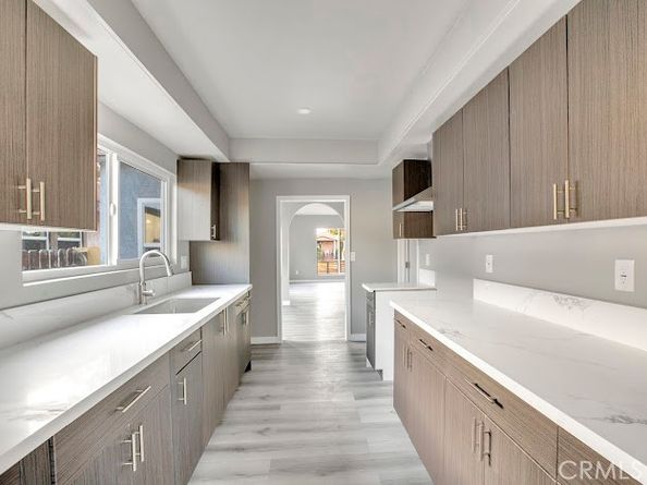 1438 W 69th Street, Los Angeles CA 90047
