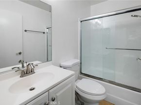 433 S Manhattan 209, Los Angeles CA 90020