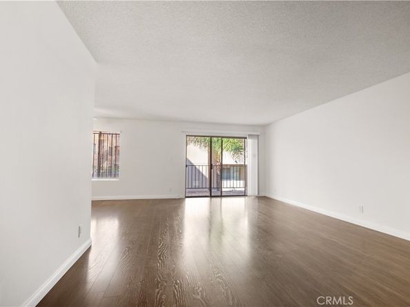 433 S Manhattan 209, Los Angeles CA 90020