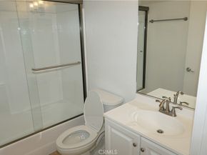 433 S Manhattan 209, Los Angeles CA 90020