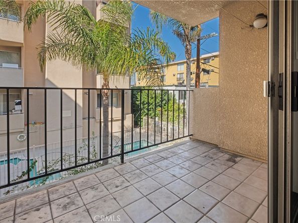 433 S Manhattan 209, Los Angeles CA 90020