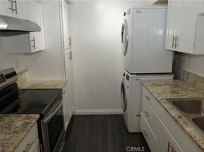 433 S Manhattan 209, Los Angeles CA 90020