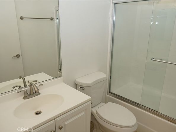 433 S Manhattan 209, Los Angeles CA 90020