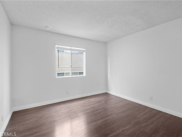 433 S Manhattan 209, Los Angeles CA 90020