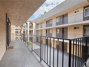 433 S Manhattan 209, Los Angeles CA 90020