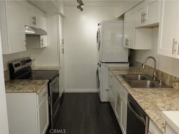 433 S Manhattan