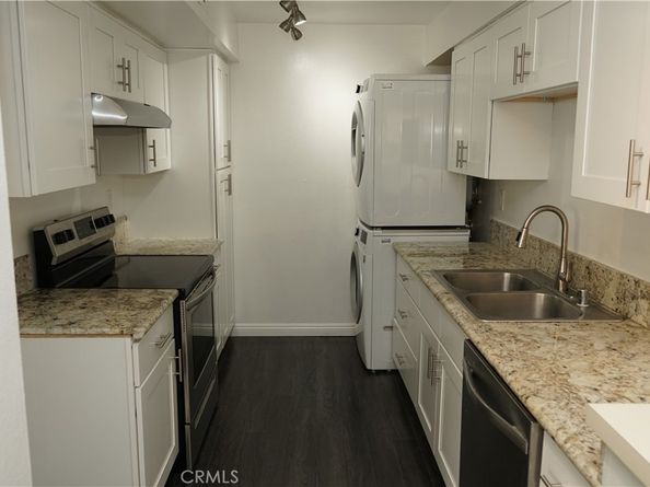 433 S Manhattan 209, Los Angeles CA 90020