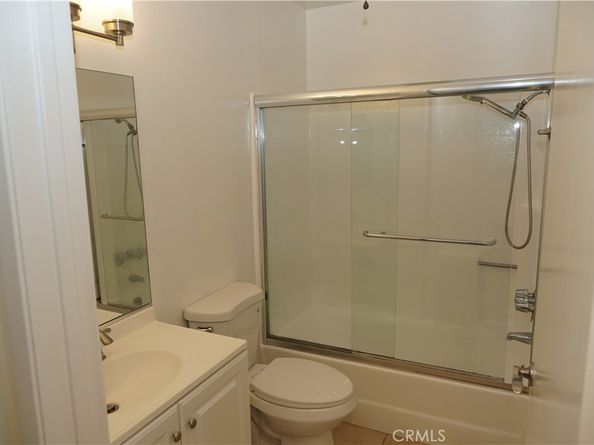 433 S Manhattan 209, Los Angeles CA 90020