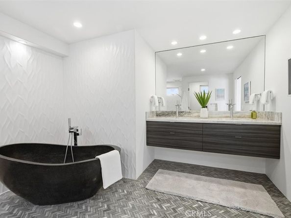 3601 Bayview Drive, Manhattan Beach CA 90266