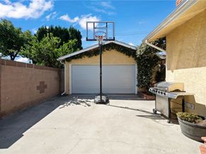 11442 212th St, Lakewood CA 90715