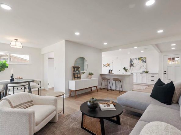 5977 Erlanger Street, San Diego CA 92122