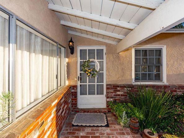 2748 Mansfield Drive, Burbank CA 91504