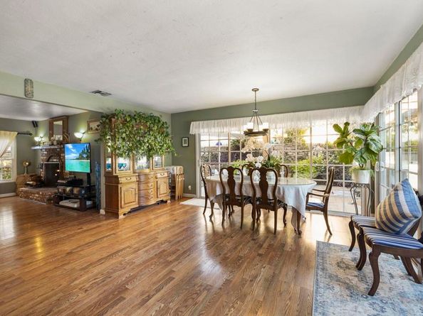 2748 Mansfield Drive, Burbank CA 91504